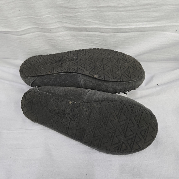 Minnetonka Charcoal Faux Fur Lined Moccasins size 7 - Picture 7 of 9